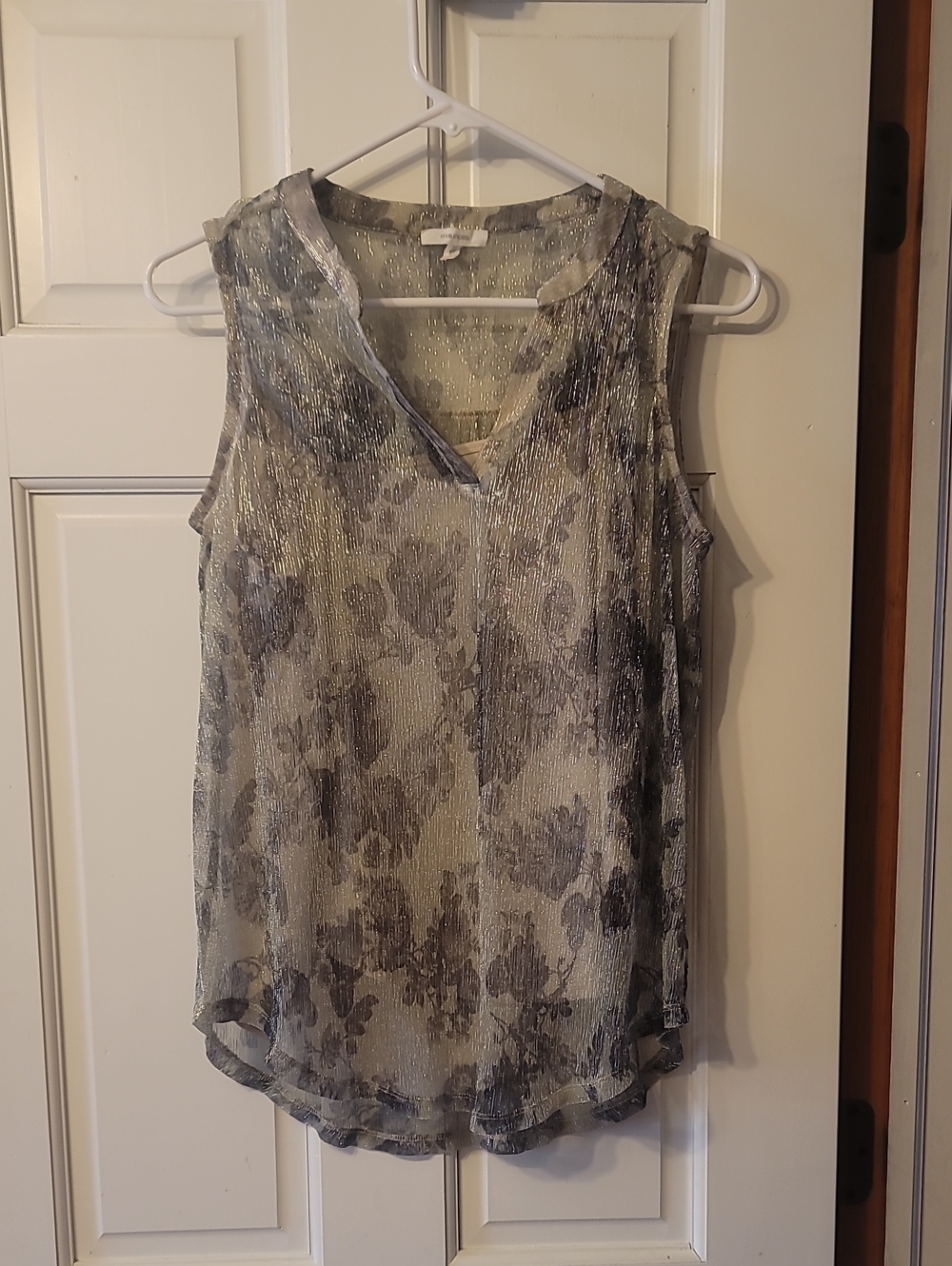 Maurices Gray Floral Sleeveless V-Neck Camisole